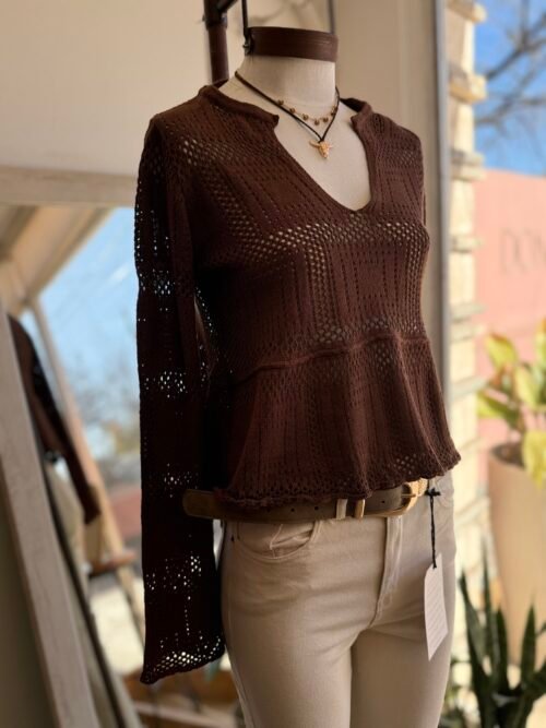 Sweater calado almendra